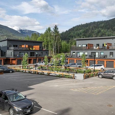 The Mac Shack By Revelstoke Vacations Apartment Exterior photo