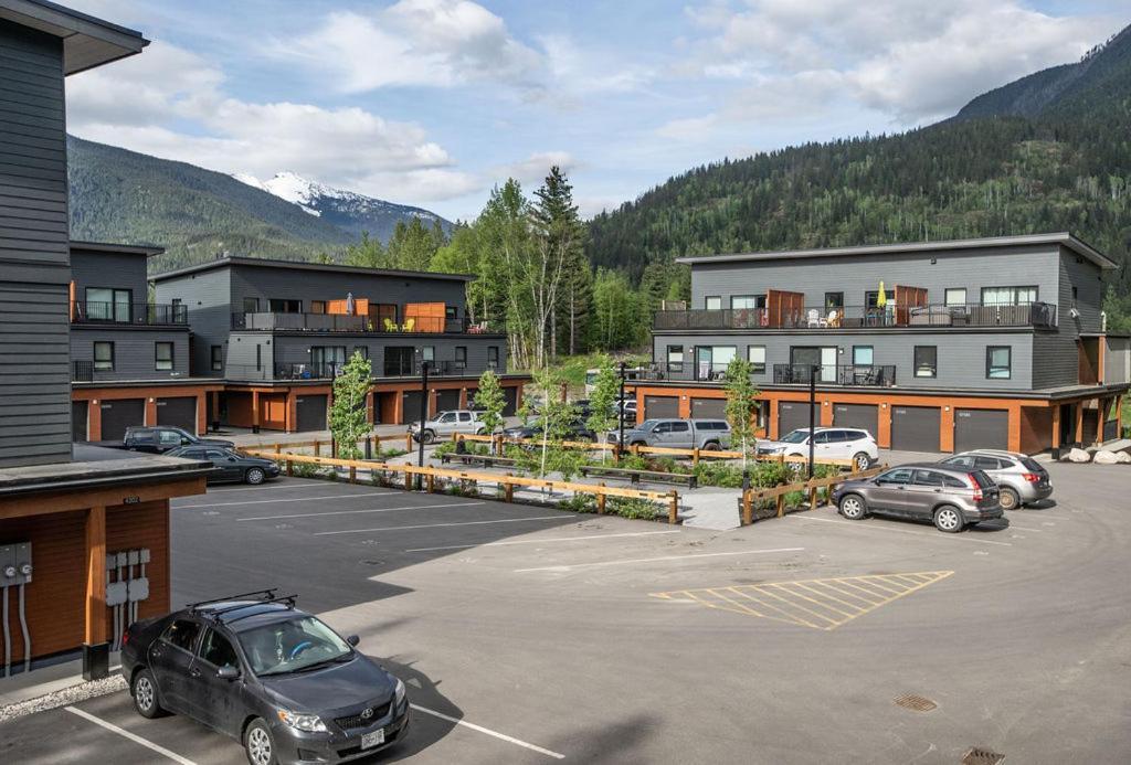 The Mac Shack By Revelstoke Vacations Apartment Exterior photo